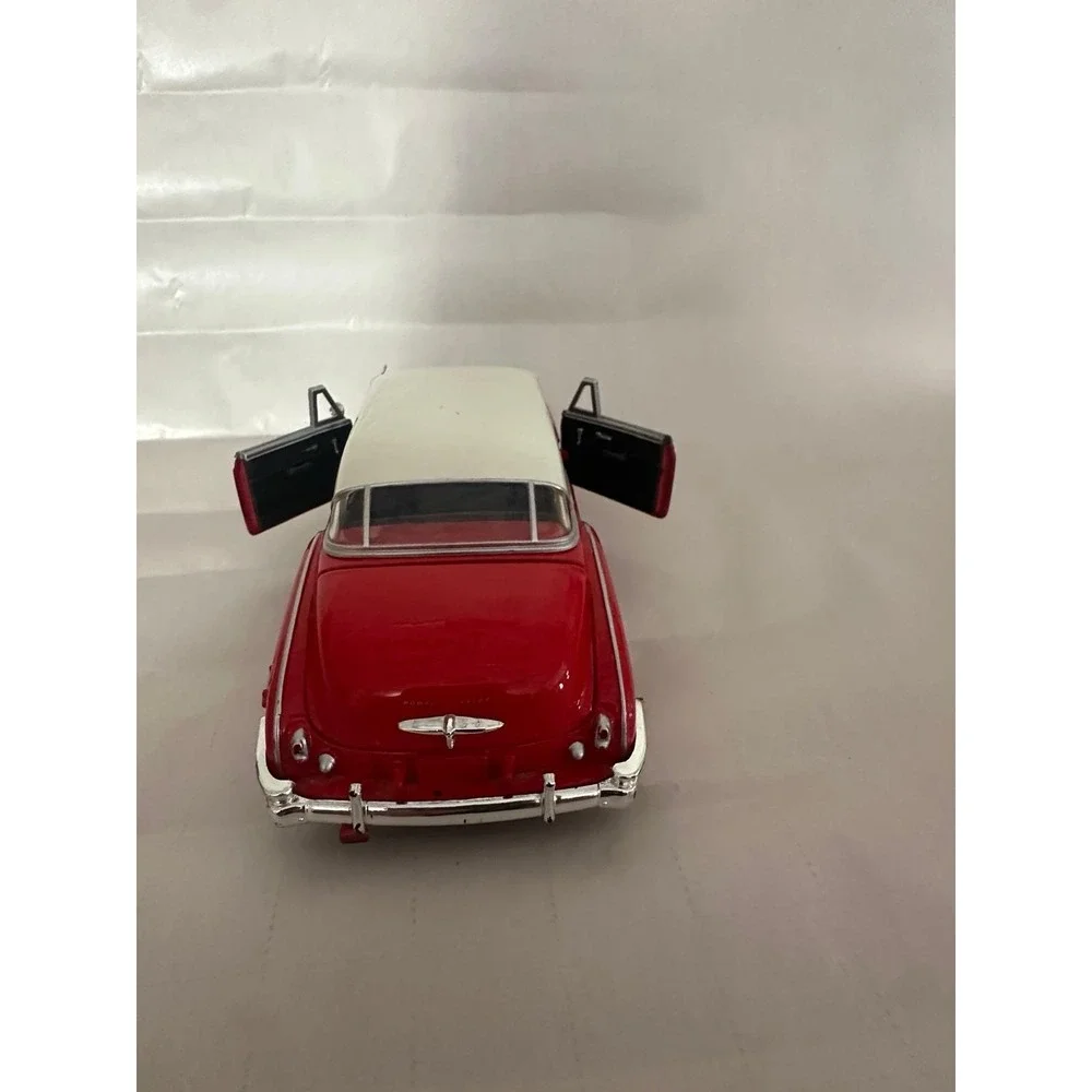 1950 CHEVROLET BEL AIR RED W/ WHITE TOP 1/24 DIECAST MODEL CAR MOTORMAX 73268